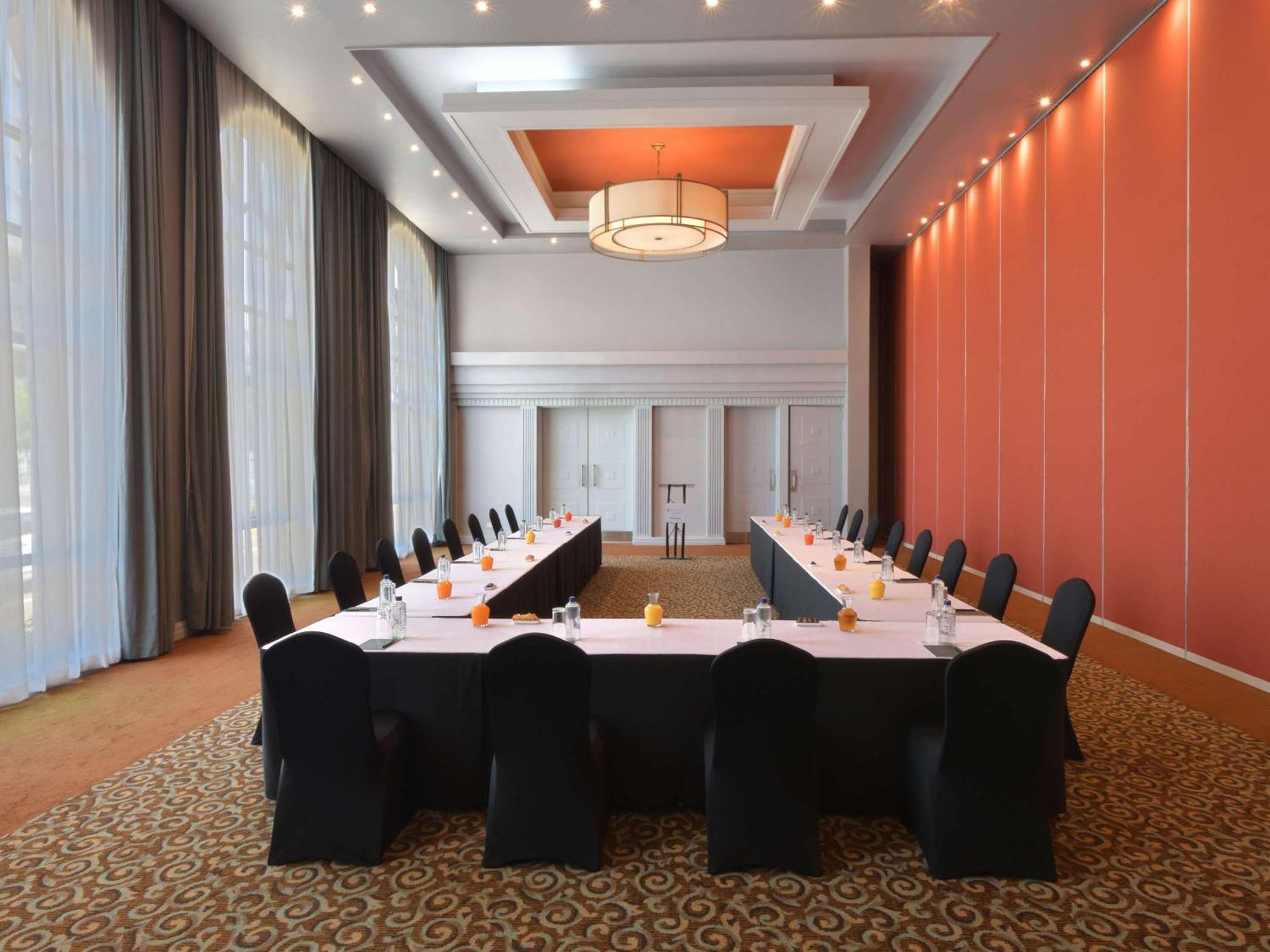 Готель Pullman Nairobi Upper Hill Екстер'єр фото