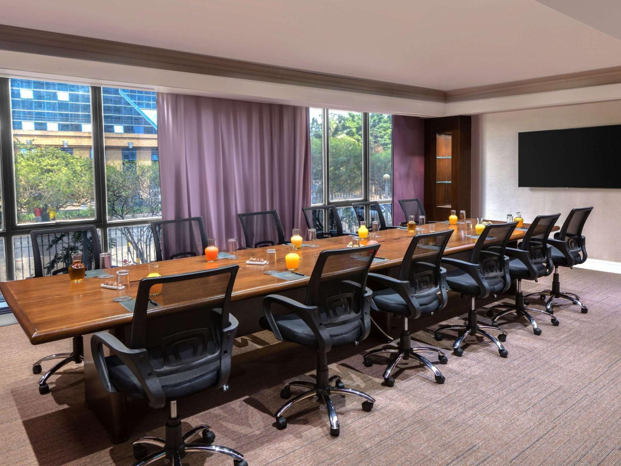 Готель Pullman Nairobi Upper Hill Екстер'єр фото